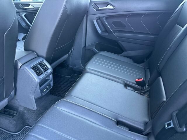 Used 2023 Volkswagen Tiguan SE R-Line FWD image 13