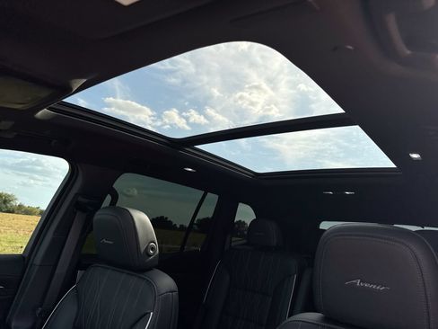 Used 2025 Buick Enclave Avenir w/ Super Cruise Package FWD image 23