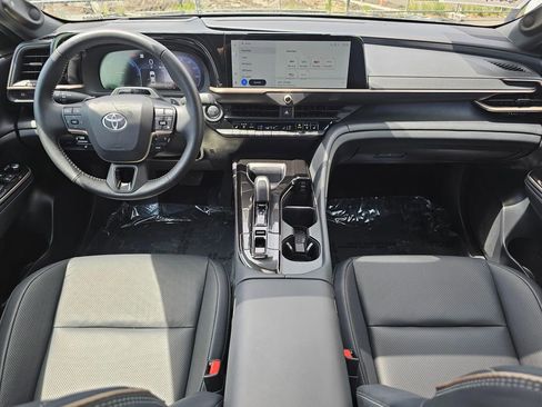 Used 2025 Toyota Crown Platinum AWD/4WD image 17