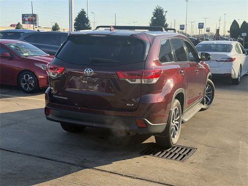 Used 2019 Toyota Highlander XLE image 5