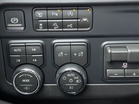 New 2026 Chevrolet Tahoe High Country AWD/4WD image 15