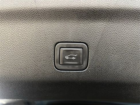 Used 2024 GMC Yukon XL Denali image 35