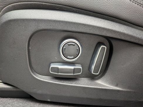 Used 2022 Jaguar F-PACE S image 21