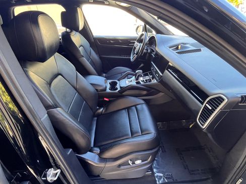 Used 2020 Porsche Cayenne w/ Driver Memory Package AWD/4WD image 15