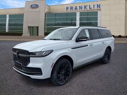 New 2026 Lincoln Navigator L Reserve w/ Jet Appearance Package image 3