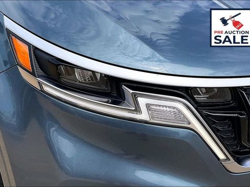 Used 2024 Kia Carnival EX FWD image 28