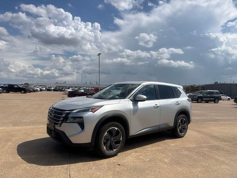 Used 2025 Nissan Rogue SV FWD image 10
