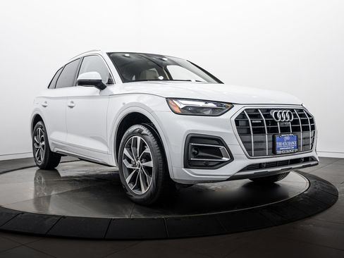 Used 2021 Audi Q5 2.0T Premium Plus w/ Premium Plus Package AWD/4WD image 2