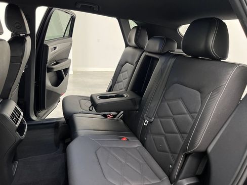 Used 2024 Volkswagen Atlas Cross Sport SE AWD/4WD image 18