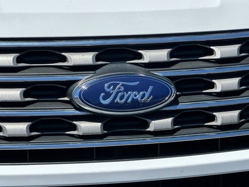Used 2017 Ford Explorer XLT AWD/4WD image 43