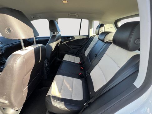 Used 2017 Volkswagen Tiguan S image 11