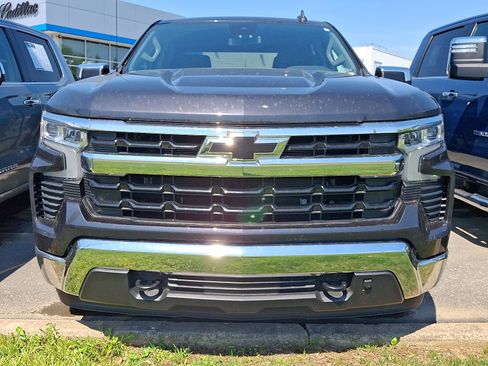 Used 2024 Chevrolet Silverado 1500 LT w/ Max Trailering Package AWD/4WD image 2