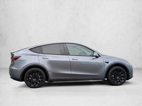 Used 2025 Tesla Model Y Long Range image 4