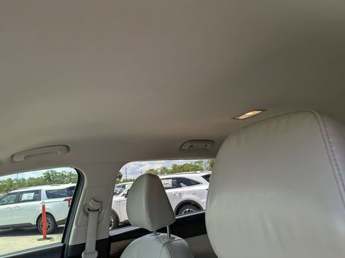 Certified 2025 Kia Sorento S FWD image 22