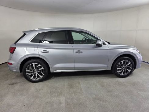 Used 2022 Audi Q5 2.0T Premium w/ Convenience Package AWD/4WD image 3