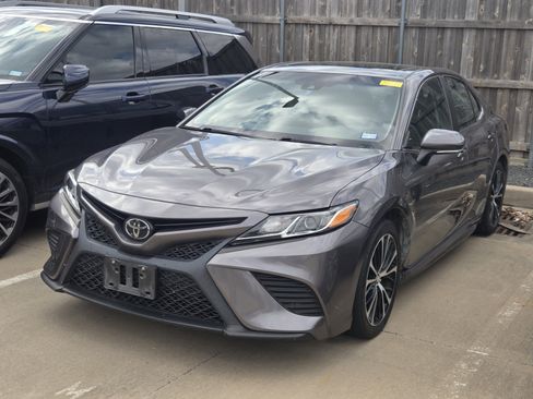 Used 2019 Toyota Camry SE w/ Audio Package FWD image 1