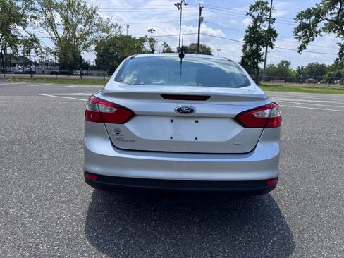 Used 2014 Ford Focus SE FWD image 6