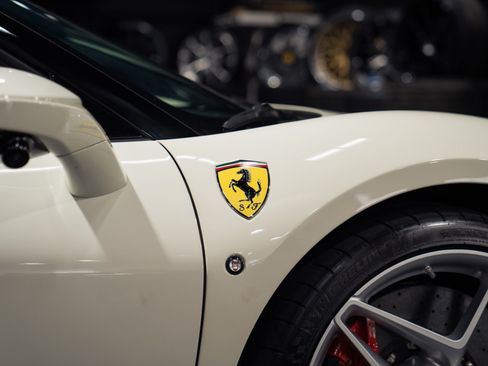 Used 2023 Ferrari F8 Tributo RWD image 6