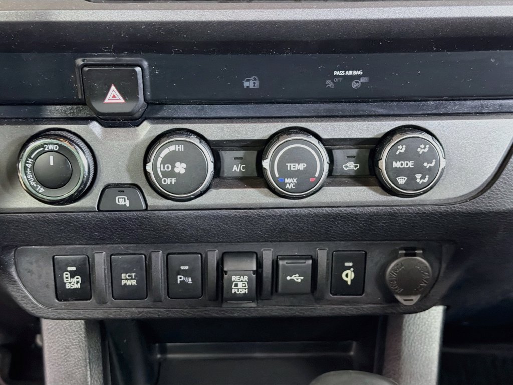 Used 2020 Toyota Tacoma TRD Off-Road w/ Technology Package AWD/4WD image 16