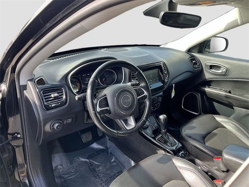 Used 2020 Jeep Compass Latitude image 9