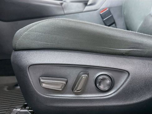 Certified 2025 Toyota RAV4 XLE FWD image 27