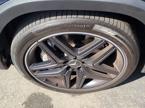 Used 2023 Mercedes-Benz GLB 35 AMG 4MATIC image 2