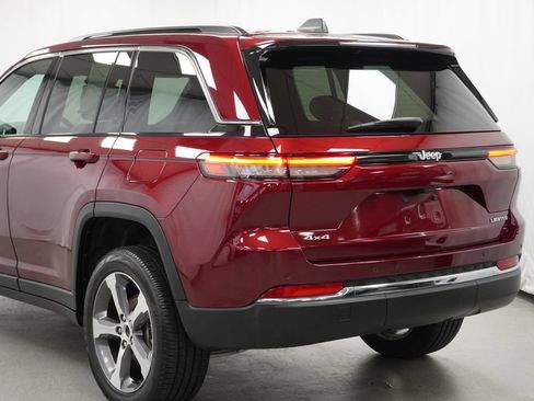 Certified 2025 Jeep Grand Cherokee Limited AWD/4WD image 13