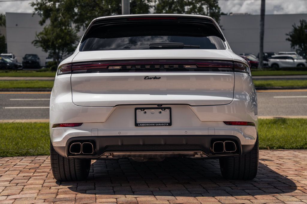 Used 2025 Porsche Cayenne Turbo AWD/4WD image 4