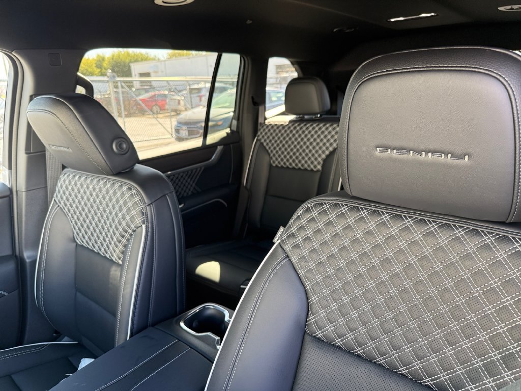 New 2027 GMC Acadia Denali w/ LPO, Floor Liner Package AWD/4WD image 39