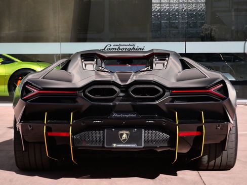 Used 2024 Lamborghini Revuelto image 4