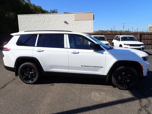 New 2025 Jeep Grand Cherokee L Altitude image 8