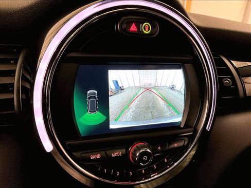 Used 2020 MINI Cooper 4-Door Hardtop w/ Premium Package image 21