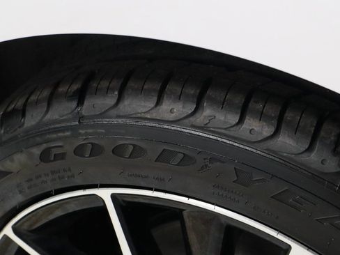 Used 2024 Toyota Camry SE image 19