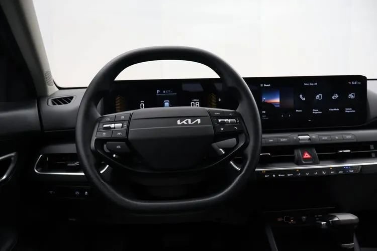 Used 2025 Kia K4 FWD image 19