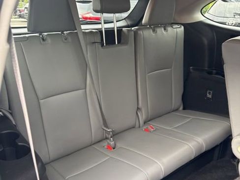 Used 2023 Toyota Highlander XLE AWD/4WD image 25