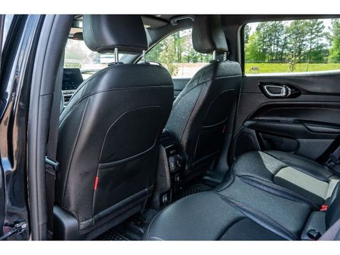 Used 2025 Jeep Compass Trailhawk image 13