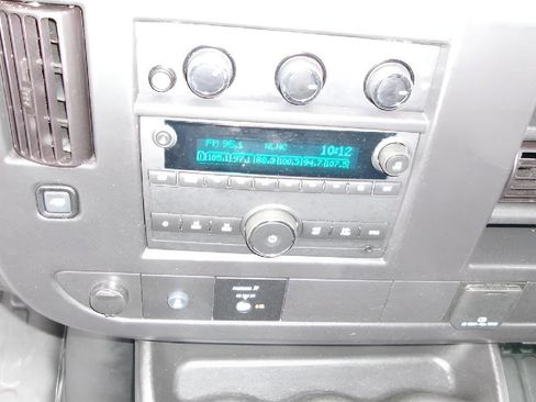 Used 2024 GMC Savana 2500 w/ Driver Convenience Package image 10