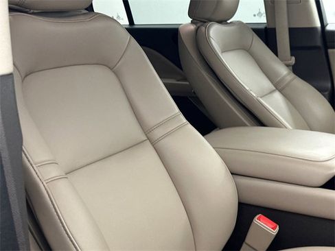 Used 2022 Lincoln Aviator AWD image 11