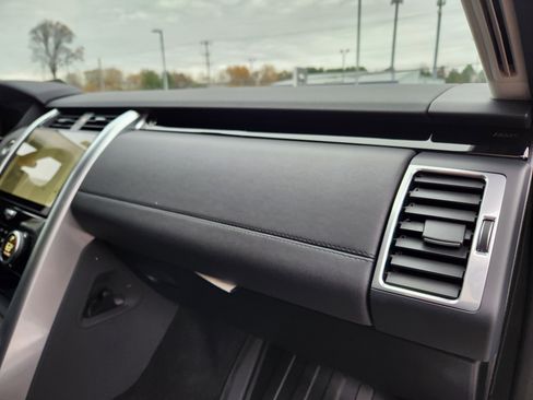 Certified 2024 Land Rover Discovery S image 17