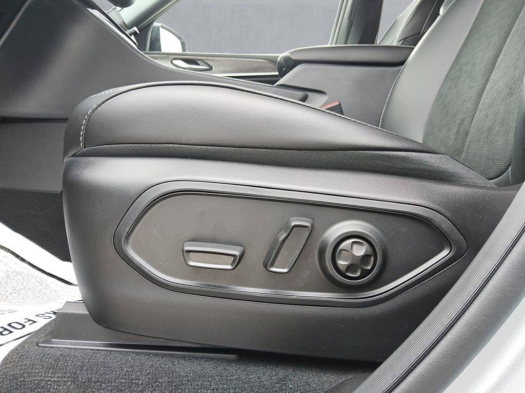 New 2026 Jeep Grand Cherokee Altitude RWD image 16