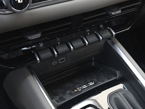 New 2026 GMC Canyon Denali image 17