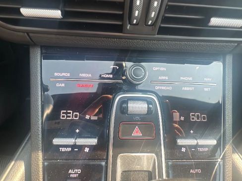 Used 2019 Porsche Cayenne S image 44