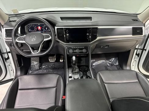 Used 2023 Volkswagen Atlas SEL R-Line AWD/4WD image 4