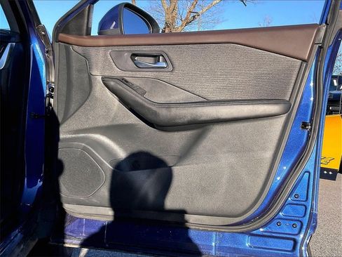 Used 2023 Nissan Rogue SV image 11