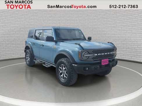 Used 2023 Ford Bronco Badlands image 3