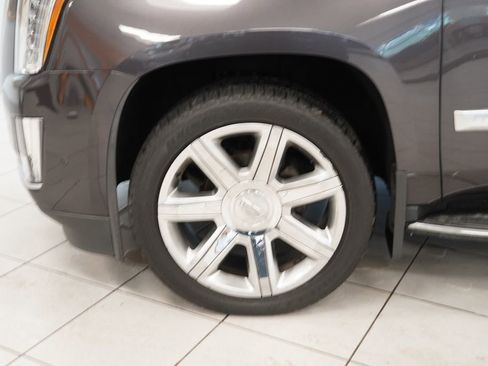 Used 2017 Cadillac Escalade ESV Luxury AWD/4WD image 20