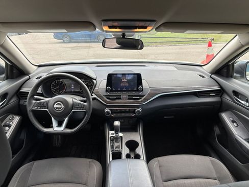 Used 2025 Nissan Altima 2.5 SV FWD image 33