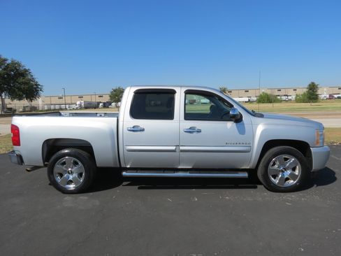 Used 2011 Chevrolet Silverado 1500 LT w/ Regional Value Package image 4