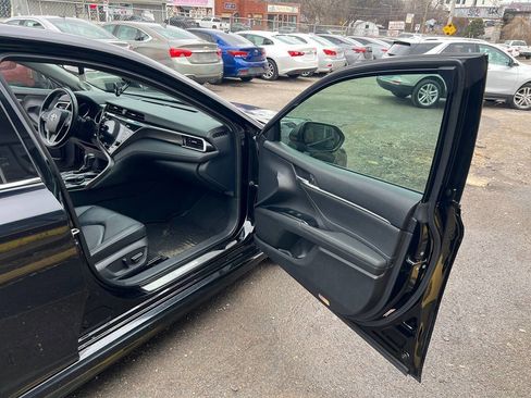 Used 2018 Toyota Camry XSE image 17