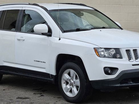 Used 2017 Jeep Compass Latitude image 1